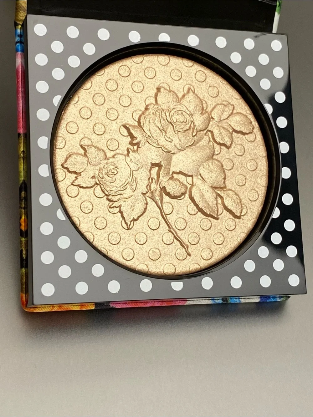 MAC by Richard Quinn “Day_Glow” Extra Dimension Skinfinish